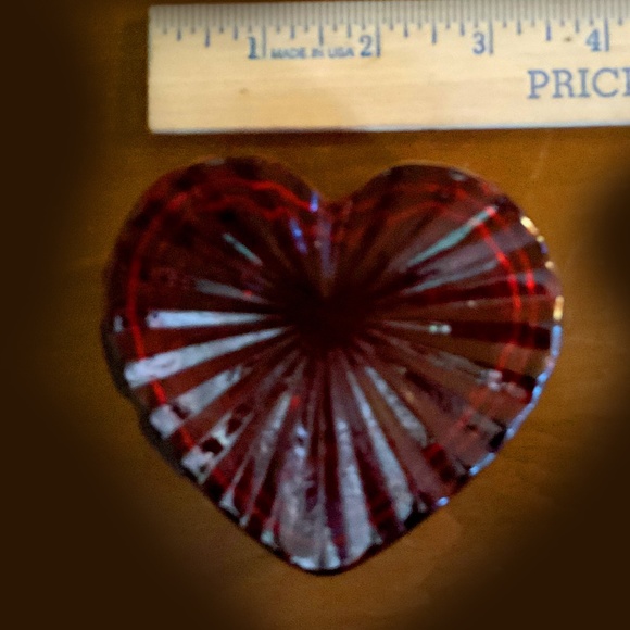 Vintage Small Red Glass Heart Trinket Box, Jewelry box - Picture 3 of 6